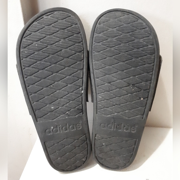 Boys Adidas slides/sandals - Picture 2 of 3